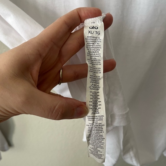 ALO Yoga Activewear Triumph Long Sleeve Tshirt in White Mens Size XL - Picture 11 of 13